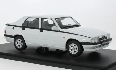 Alfa Romeo 75, weiss, 1991, 1:18, Triple 9 Collection