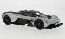 Aston Martin Valkyrie, silber/schwarz, 2022, 1:18, Maisto