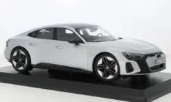 Audi RS e-tron GT, silber, 2021, 1:18, Norev