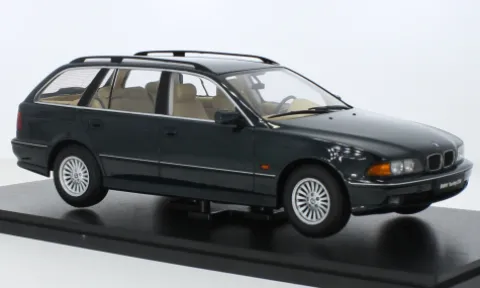 BMW 5er (E39) Touring, dunkelgrün, 1:18, Triple 9 Collection