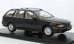 BMW 5er (E39) Touring, schwarz, 1:18, Triple 9 Collection