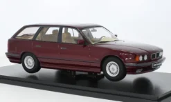 BMW 5er Touring (E34), rot, 1996, 1:18, Triple 9 Collection