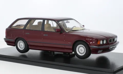 BMW 5er Touring (E34), rot, 1996, 1:18, Triple 9 Collection