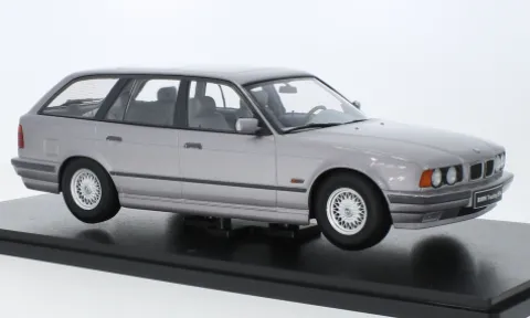 BMW 5er Touring (E34), silber, 1996, 1:18, Triple 9 Collection