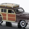 Chrysler Town & Country Woody Wagon, dunkelrot/Holzoptik, 1942, 1:87, Oxford