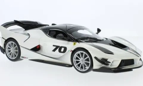 Ferrari FXX-K Evo, weiss/grau, 2018, 1:18, Bburago