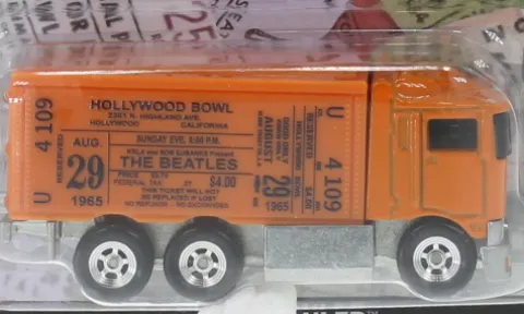 - Hiway Hauler, The Beatles, 1:64, Hot Wheels Premium