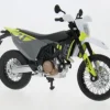Husqvarna Husky 701 Supermoto, schwarz/weiss, 1:12, Maisto