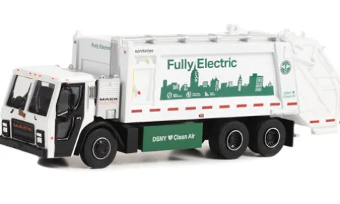 Mack LR Electric Rear Loader Refuse Truck, weiss/Dekor, 2021, 1:64, Greenlight