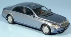 Maybach 57 SWB, hellblau/silber, 2002, 1:43, AUTOart