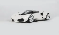 Nilu27 NILU, weiss/schwarz, 2025, 1:18, GT Spirit