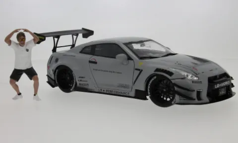 Nissan GT-R (R35), grau, 1:18, Solido