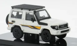 Toyota Land Cruiser 71, weiss/Dekor, 2022, 1:64, Para64