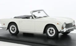 Triumph TR5 P.I., weiss, 1967, 1:18, Cult Scale Models