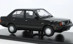 Volvo 360, schwarz, 1987, 1:18, Triple 9 Collection