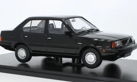 Volvo 360, schwarz, 1987, 1:18, Triple 9 Collection